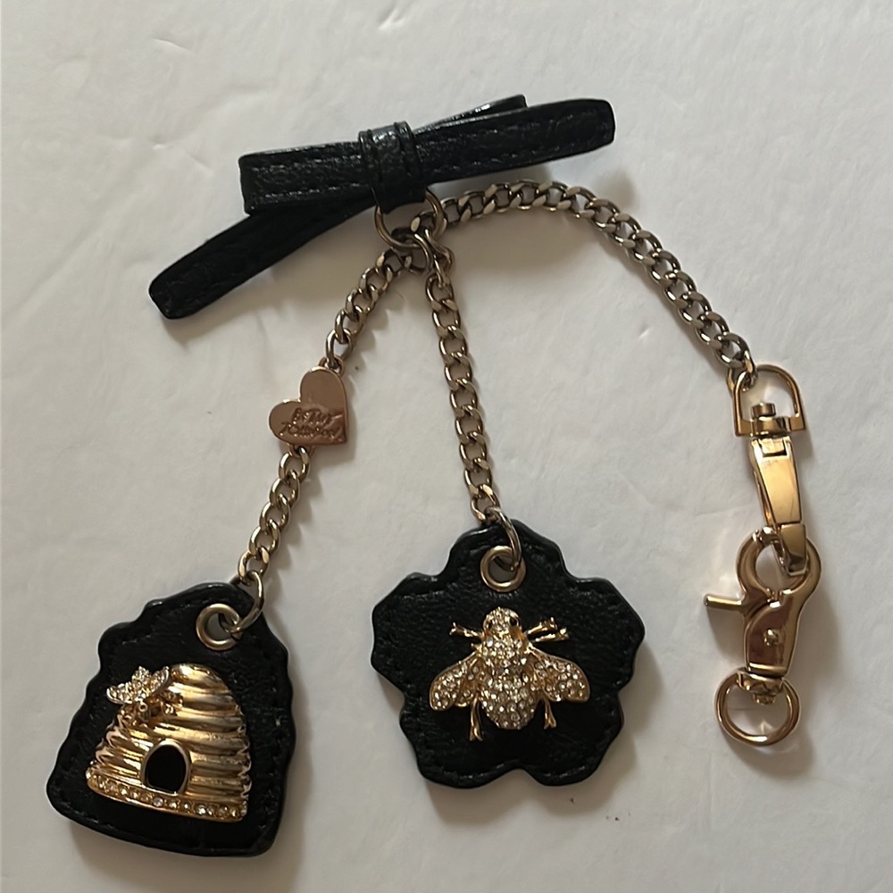 ✨Reduced BETSEY JOHNSON BetseyKeychain w/ hive, bee - Betsey charms